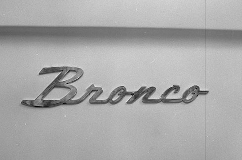 El emblema de Ford Bronco es un distintivo de Potencia, Capacidad y Diseño en Todoterreno